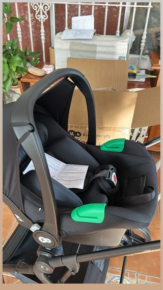 Carro bebé Kinderkraft Yoxi + Maxicosi 