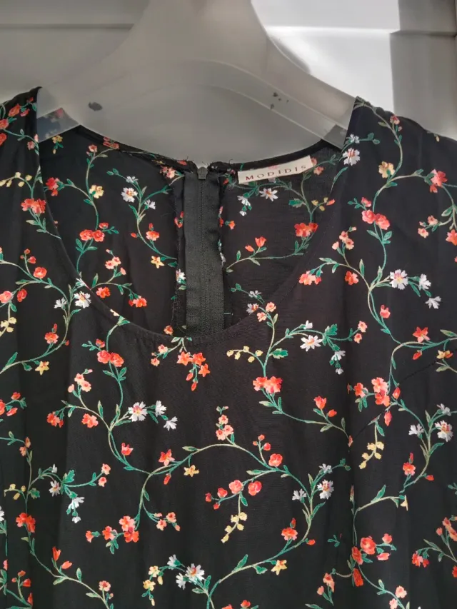 Vestido floral negro