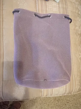 Mochila de malla morada