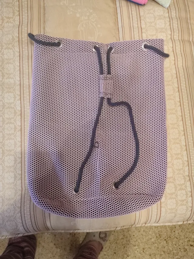 Mochila de malla morada