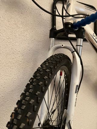 Bicicleta MTB Specialized HardRock Blanca de 26".