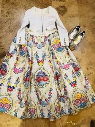 Traje de Fallera Mayor con dos corpiños y zapatos