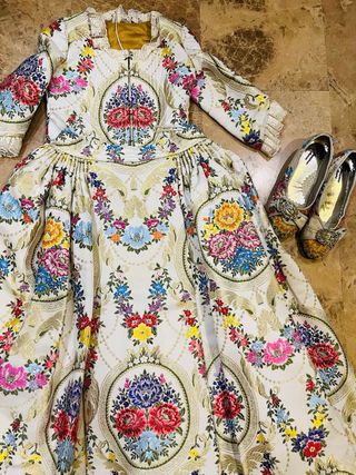 Traje de Fallera Mayor con dos corpiños y zapatos