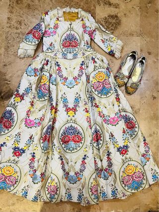 Traje de Fallera Mayor con dos corpiños y zapatos