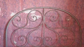 Cabecero de cama de metal plateado