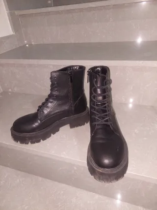 Botas de cuero negras con cremallera