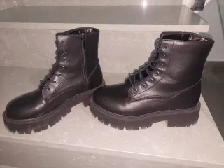 Botas de cuero negras con cremallera