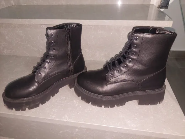 Botas de cuero negras con cremallera
