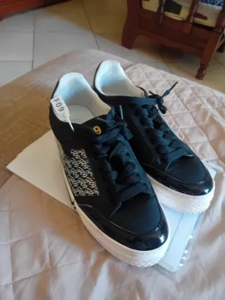Scarpe da uomo nere e bianche