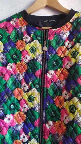 Cazadora acolchada, chaqueta bomber, estampada