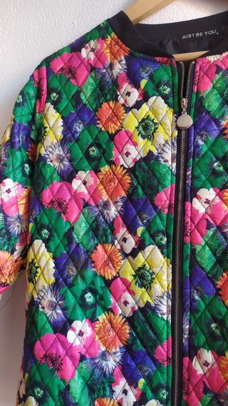 Cazadora acolchada, chaqueta bomber, estampada