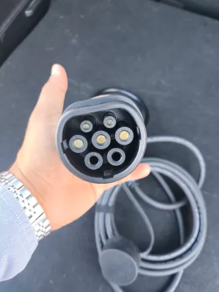 Cargador de coche eléctrico nuevo