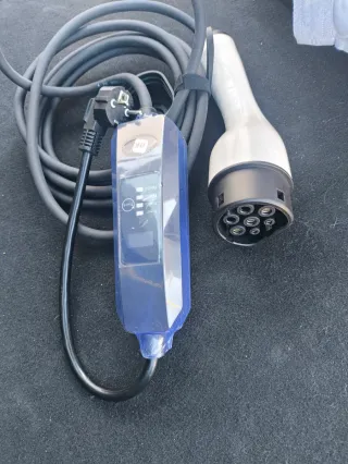 Cargador de coche eléctrico nuevo
