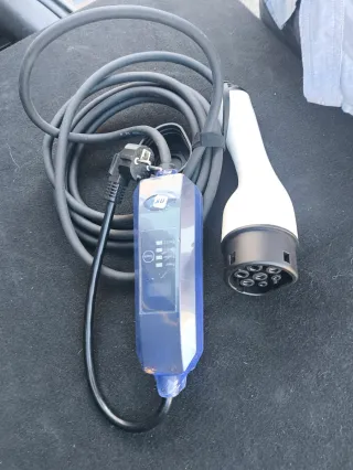 Cargador de coche eléctrico nuevo