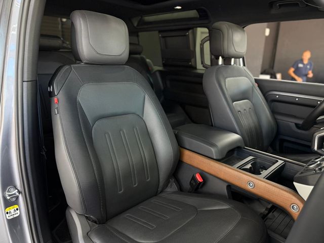 Land Rover Defender 2021