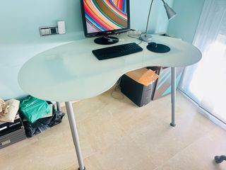 Mesa de despacho moderna cristal y metal