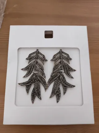 Pendientes largos hoja con pedrería