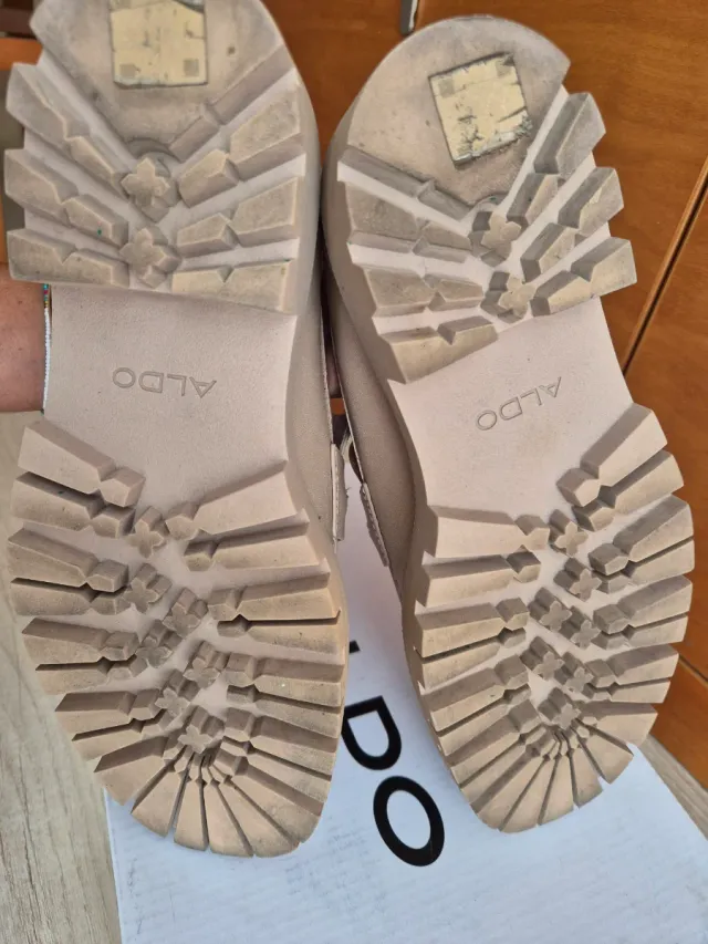 Mocasines Aldo Beige con Cadena