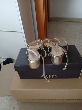 Sandalias Zendra Doradas con Pedrería