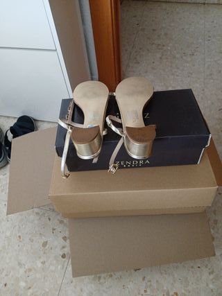 Sandalias Zendra Doradas con Pedrería