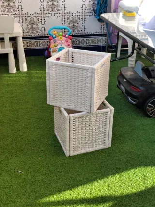 BRANAS. Caja mimbre Ikea blanca.