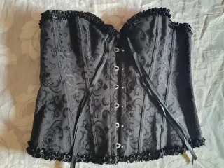 Corsé corset negro con relieves 