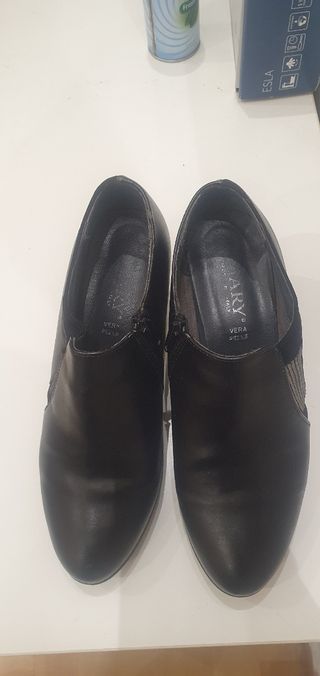 Eleganti scarpe con tacco
