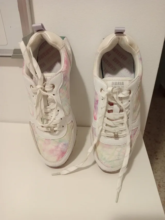 Botines/Deportes/Tenis blancos y rosas María Mare