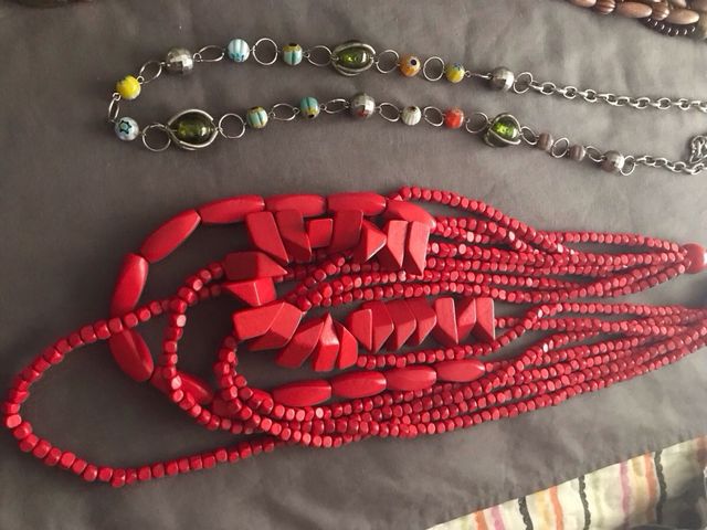 Collares bisutería varios colores
todos (1O)