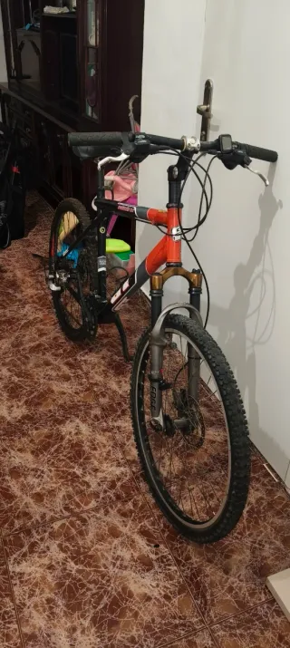 Bicicleta GT Talla L Frenos Disco