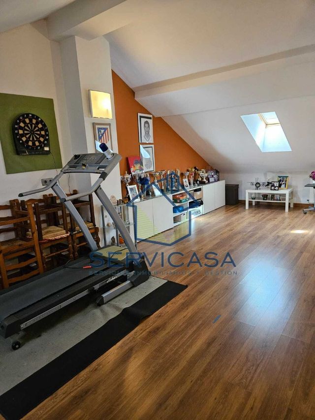 Casa 320m. de vivienda, con piscina y patio 200m.