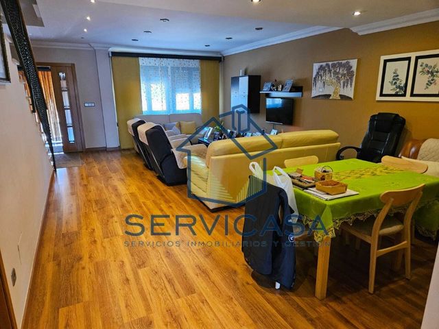 Casa 320m. de vivienda, con piscina y patio 200m.