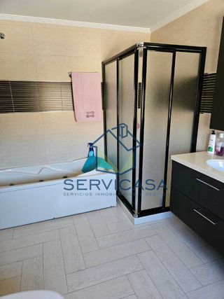 Casa 320m. de vivienda, con piscina y patio 200m.