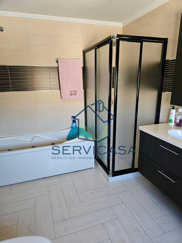 Casa 320m. de vivienda, con piscina y patio 200m.