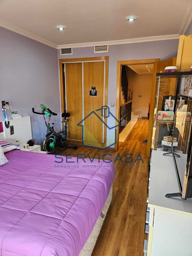 Casa 320m. de vivienda, con piscina y patio 200m.