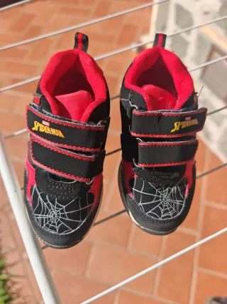Scarpe Spiderman Bambino Nere Rosse numero 24
