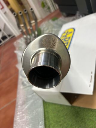 Tubo de escape Arrow