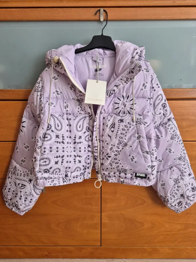 Chaqueta corta Pull & Bear estampado paisley