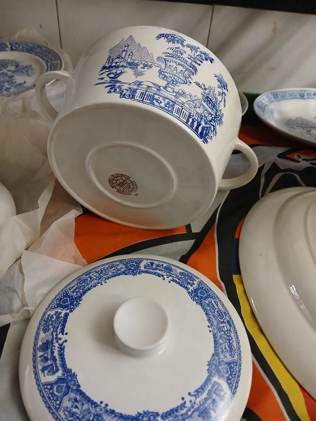 Vajilla Segovia 6 platos hondos y 6 medianos más 6