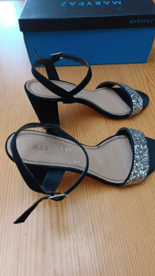 Sandalias Marypaz negras y plateadas T.39