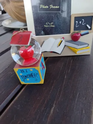 Cornice e soprammobile tema scuola