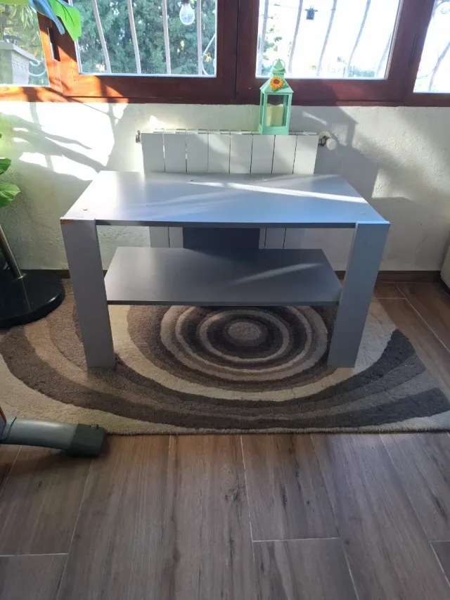 Mesa auxiliar moderna gris para television
