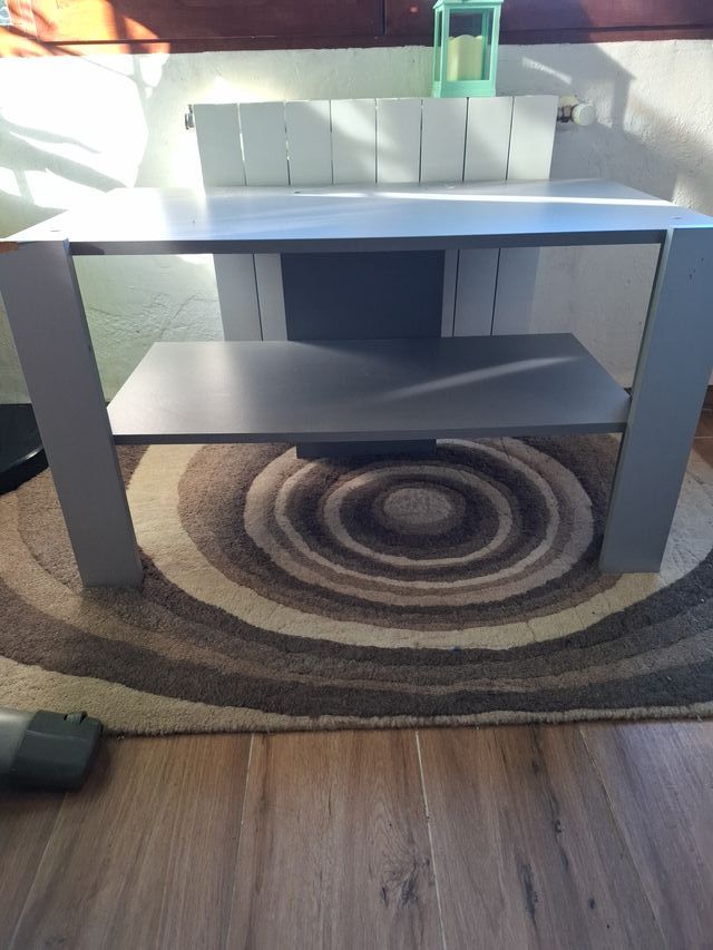 Mesa auxiliar moderna gris para television