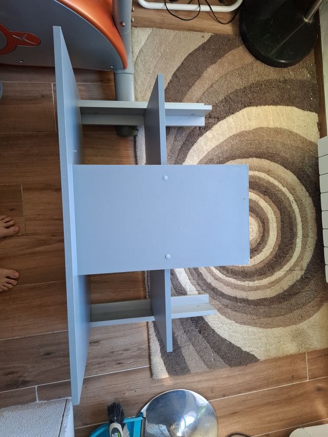 Mesa auxiliar moderna gris para television