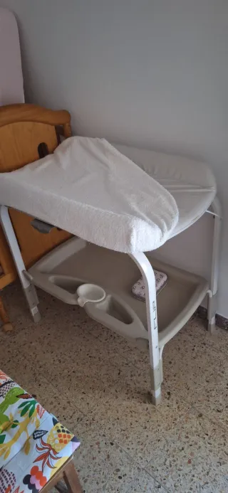 Cambiador bebé y 2 cunas