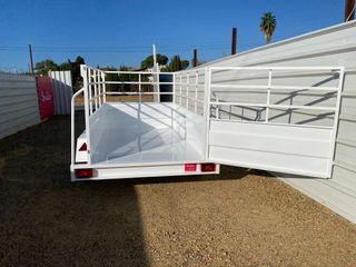 Remolque de carga blanco