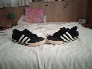 Zapatillas deportivas Adidas negras y blancas