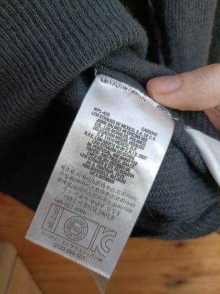 Jersey Levi’s Strauss & CO Color Negro Talla L.