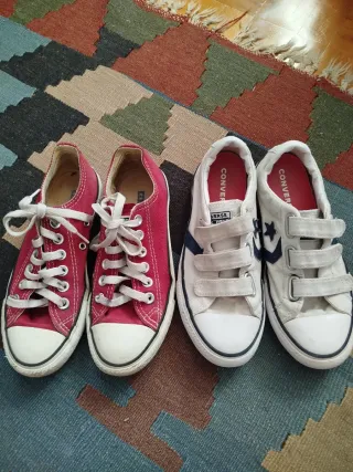 2 zapatillas Converse. 