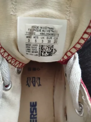 2 zapatillas Converse. 